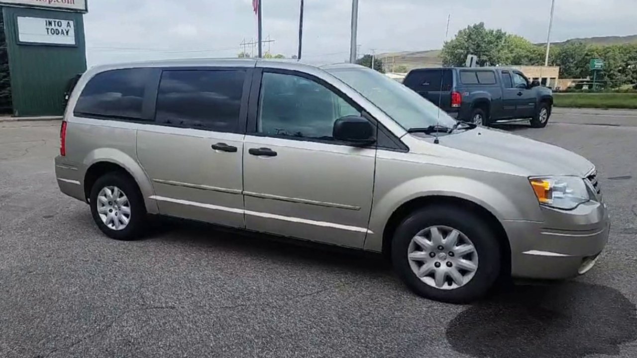 2008 Chrysler Town & Country LX photo 3