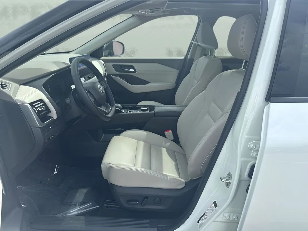 Used 2025 White Nissan SL image 9