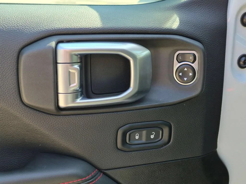 Used 2024 White Jeep Rubicon image 12
