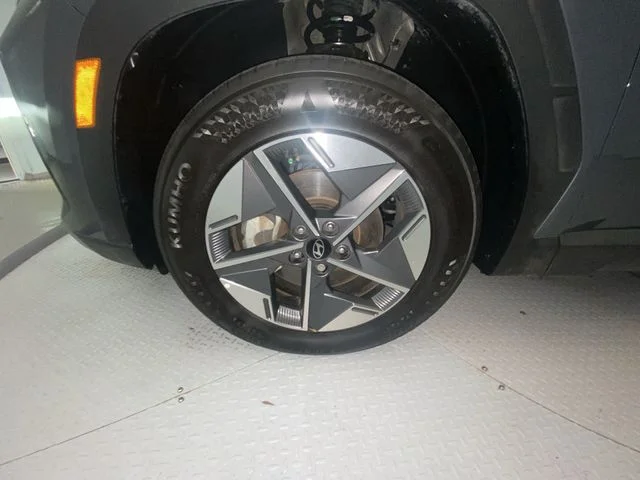 Used 2025 Gray Hyundai SEL image 10