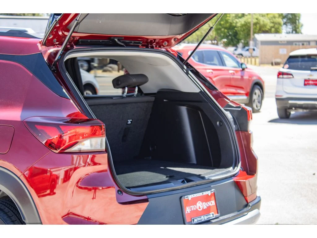 Used 2025 Crimson Metallic Chevrolet LT image 10