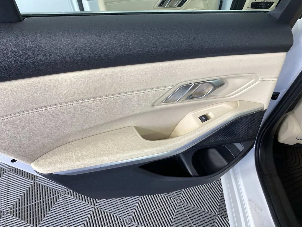Used 2020 White Metallic BMW 330i xDrive image 26