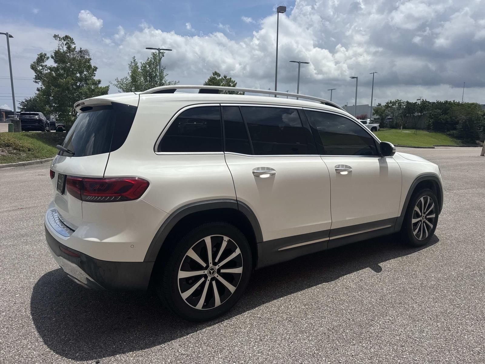 Used 2022  Mercedes-Benz GLB 250 image 6