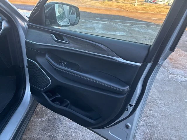 Used 2021 Silver Jeep Limited image 32