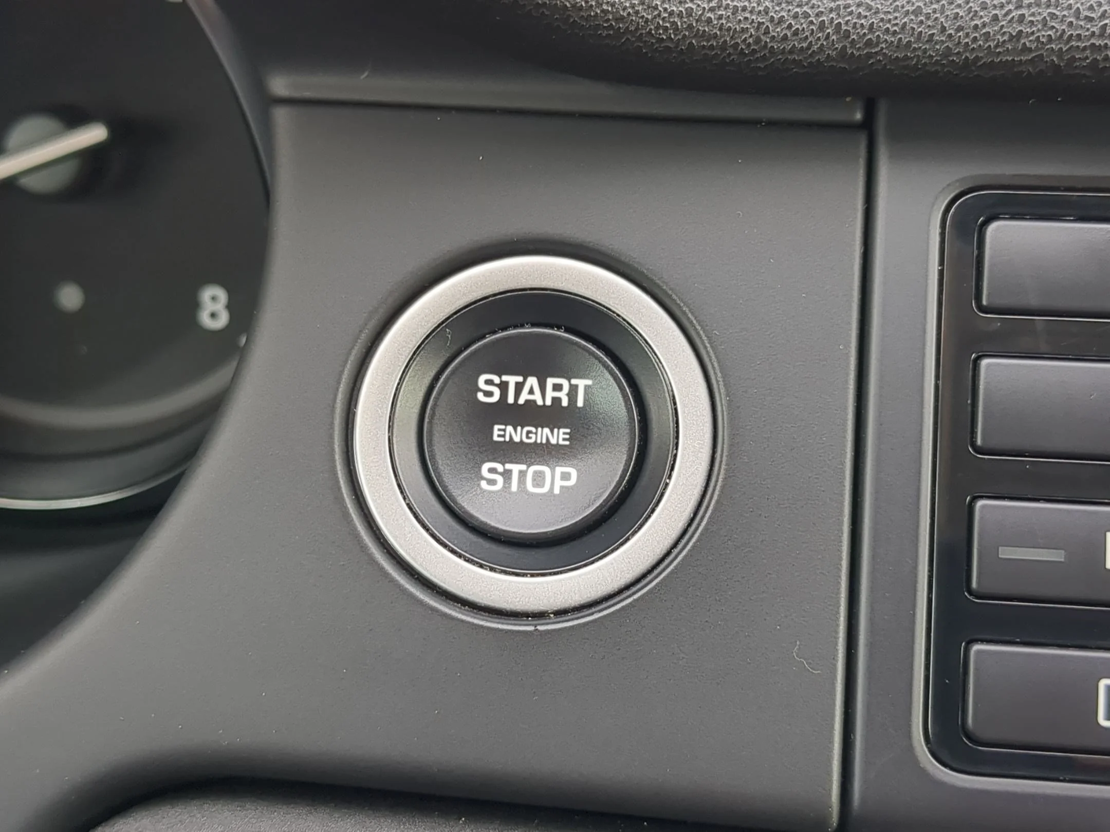 Used 2019 Narvik Black Land Rover SE image 17