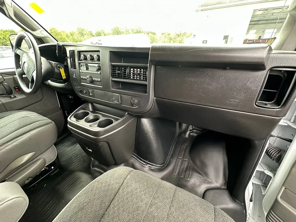 Used 2025 Summit White GMC Work Van image 3