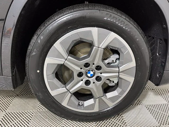 New 2026 Black Sapphire Metallic BMW xDrive28i image 18