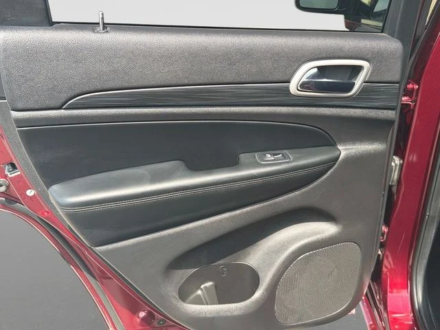 Used 2020 Red Jeep Altitude image 15
