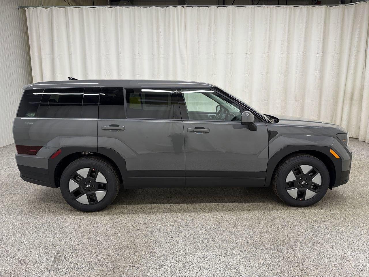 New 2026 Hampton Gray Hyundai SE image 5
