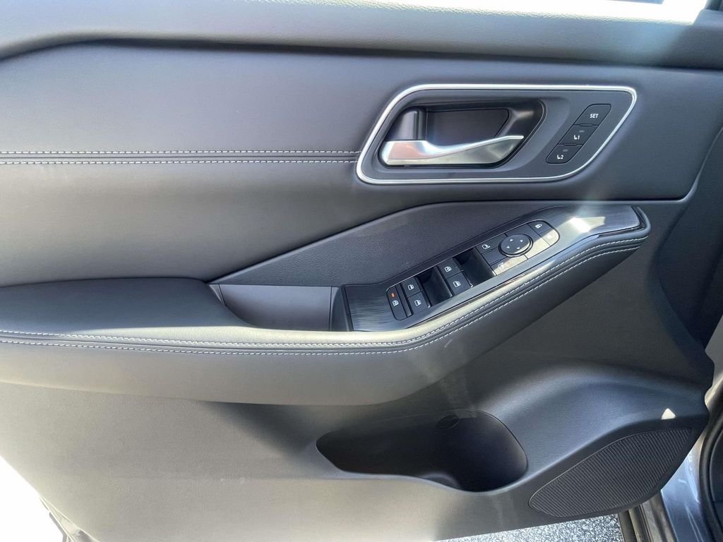 New 2026 Gray Nissan Platinum image 18