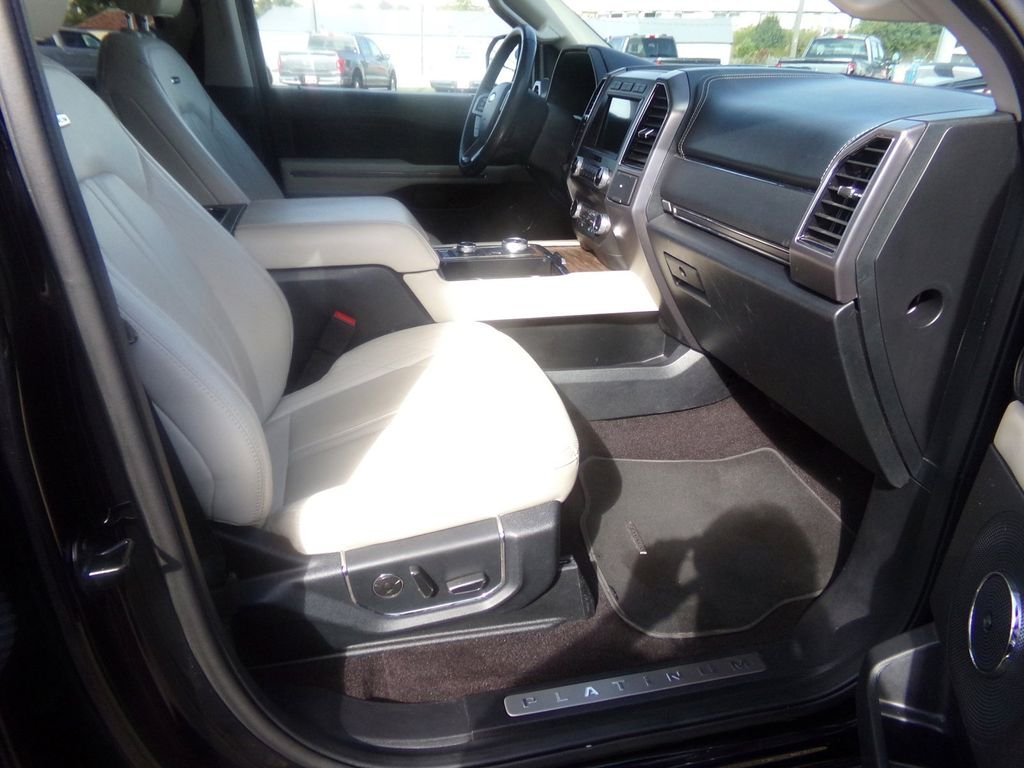 Used 2021 Black Metallic Ford Platinum image 28