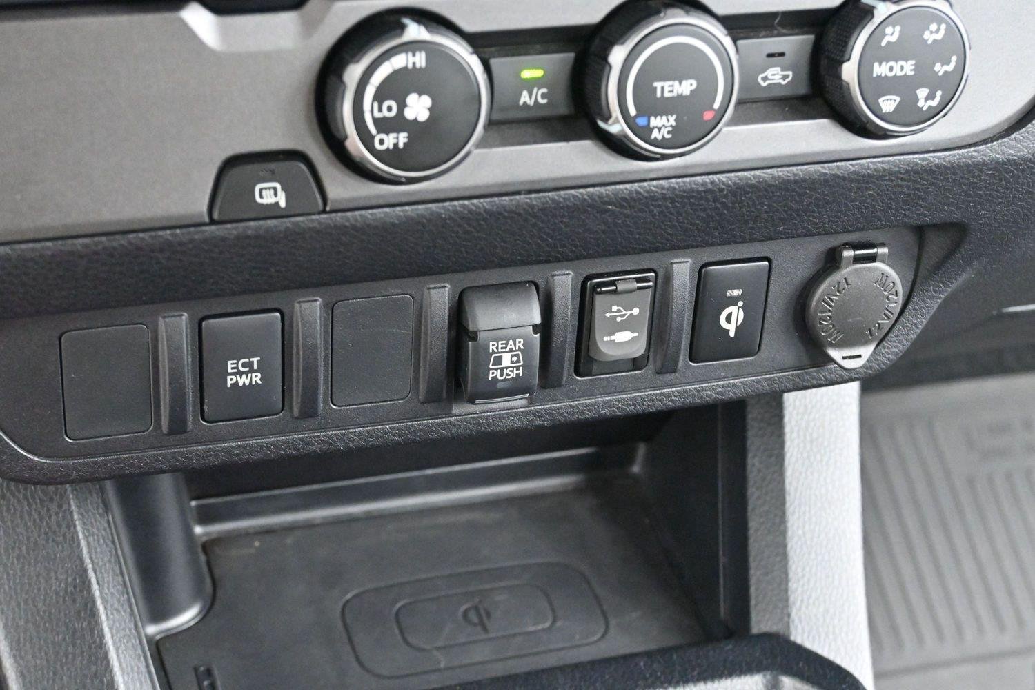 Used 2019 Midnight Black Metallic Toyota SR5 image 21