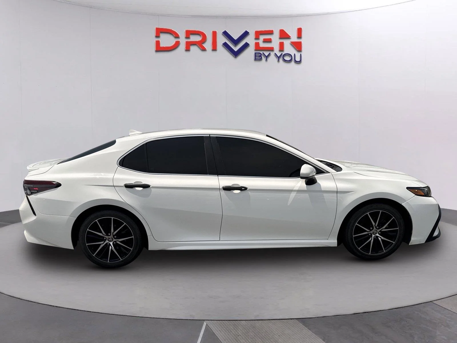 Used 2021 Super White Toyota SE Nightshade image 3