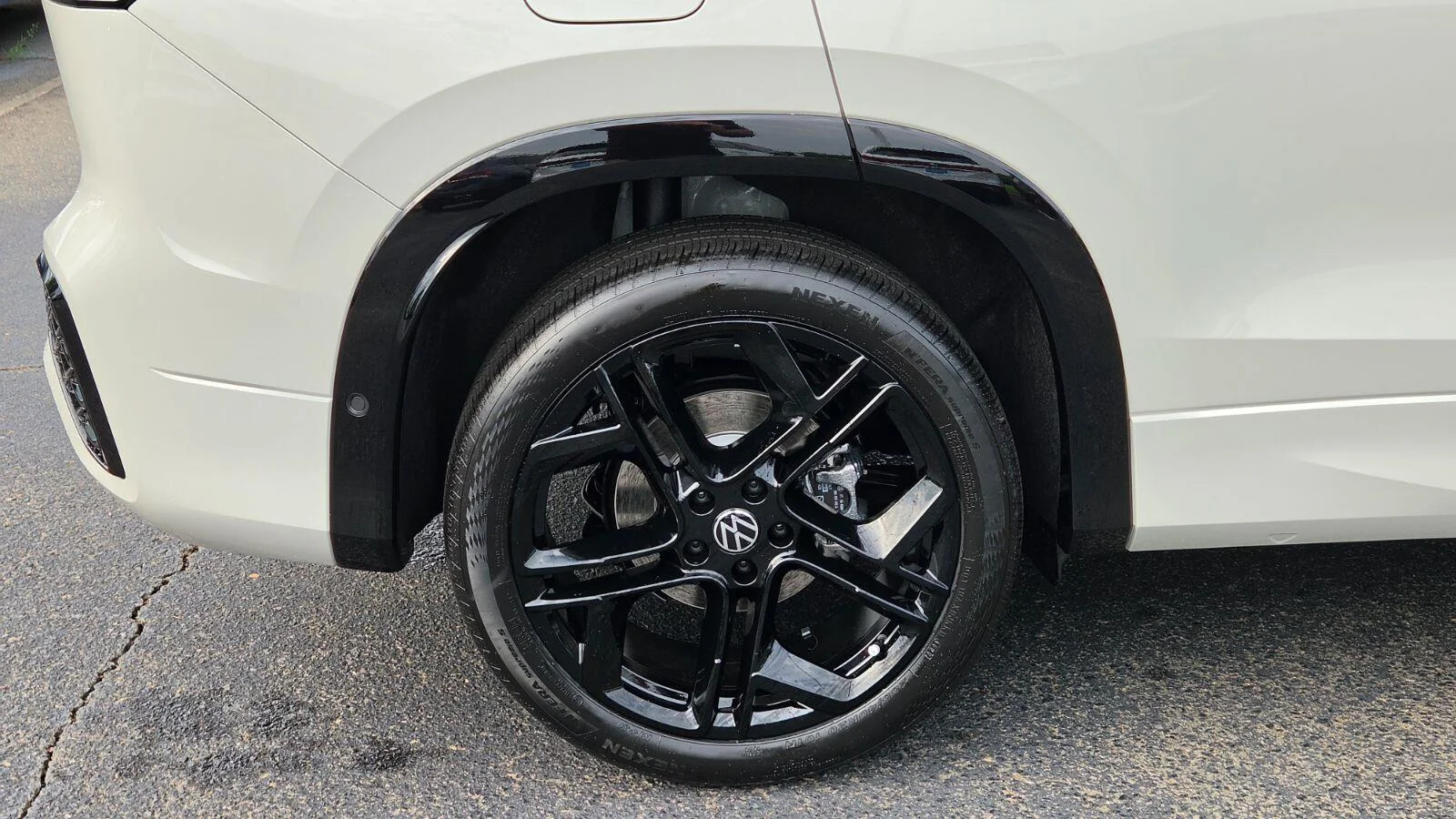 New 2026 Sandstone Volkswagen SE R-Line Black image 15