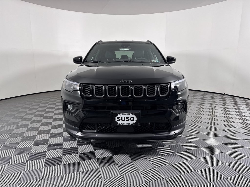 New 2026 Diamond Black Crystal Pearl-Coat Exterior Paint Jeep Limited Altitude image 2