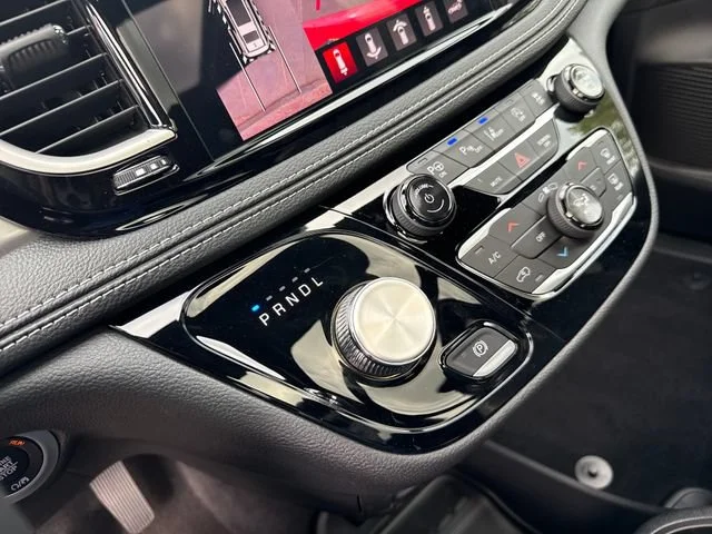 2025 Chrysler Pacifica Select - Photo 27