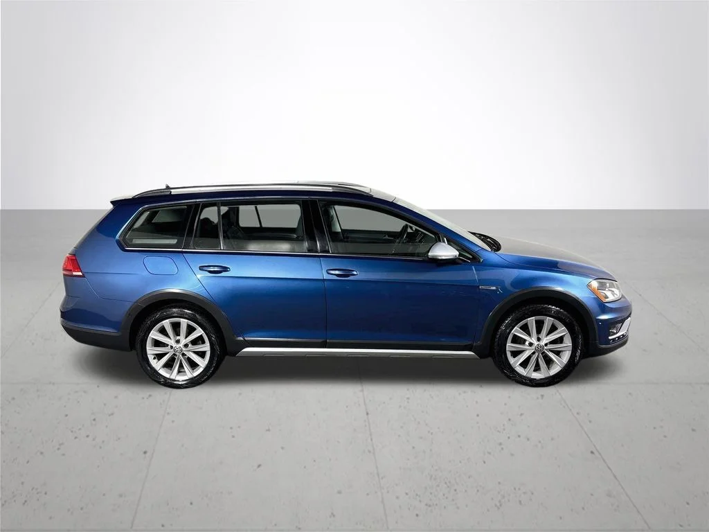 Used 2017 Blue Volkswagen TSI SE image 5