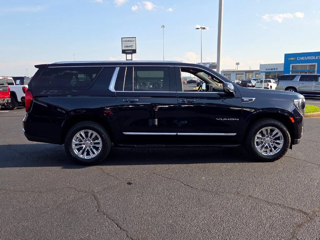 Used 2023 MIDNIGHT BLUE METALLIC GMC SLT image 21