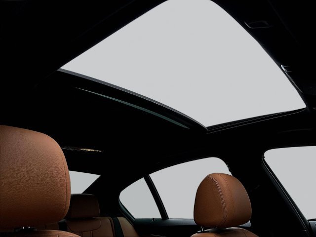 Used 2023 White BMW 540i image 30
