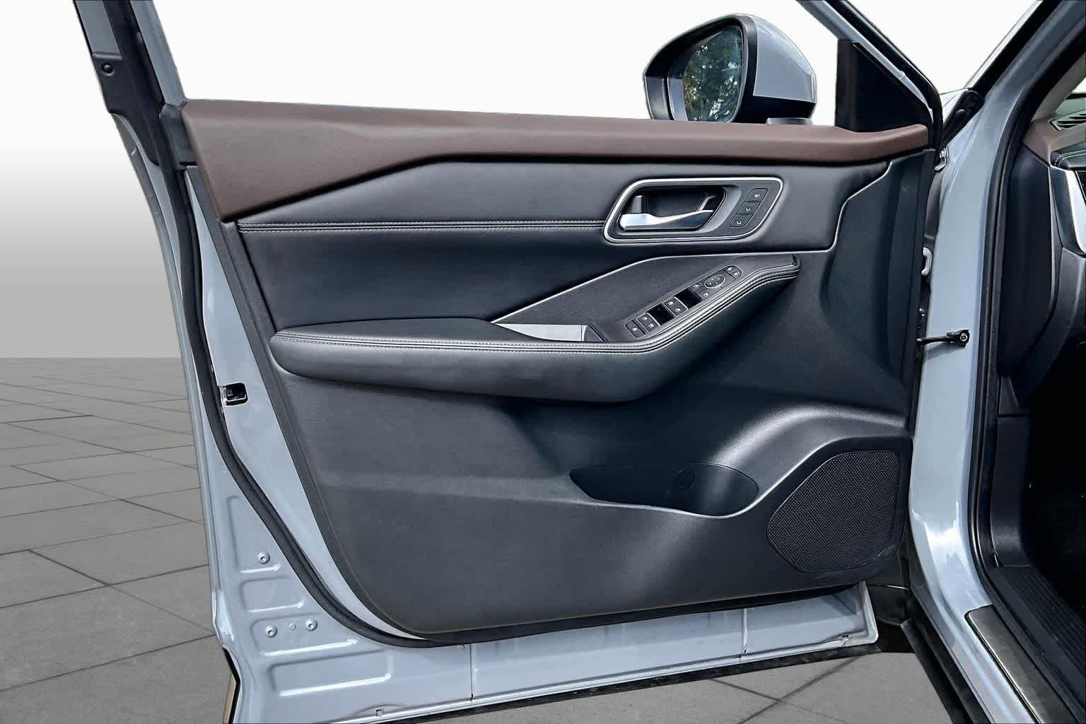 Used 2023 Boulder Gray Pearl Nissan Platinum image 20