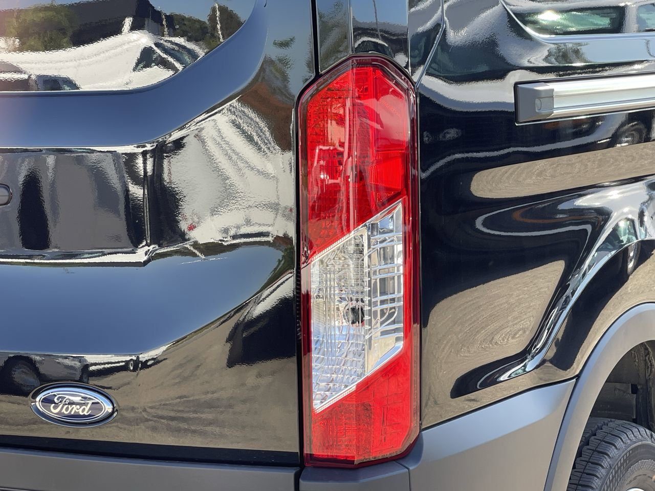 New 2025 Agate Black Metallic Ford  image 9