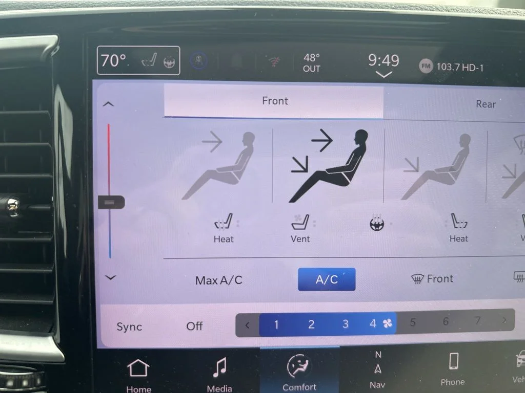 Used 2025 White Chrysler Limited image 18