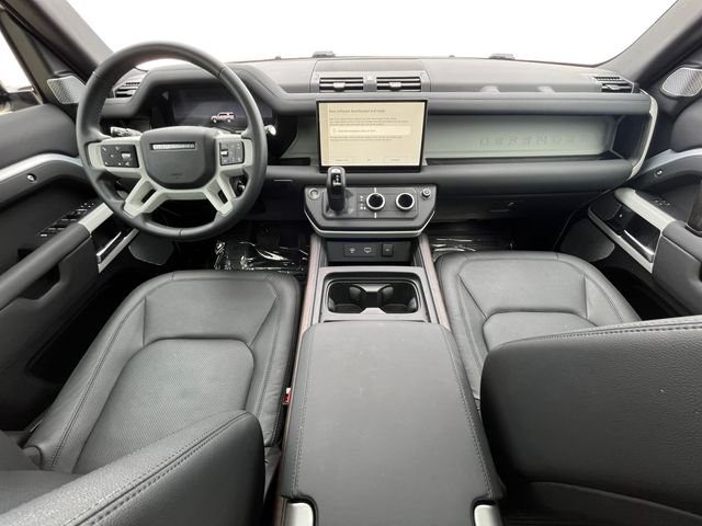 Used 2024  Land Rover S image 12