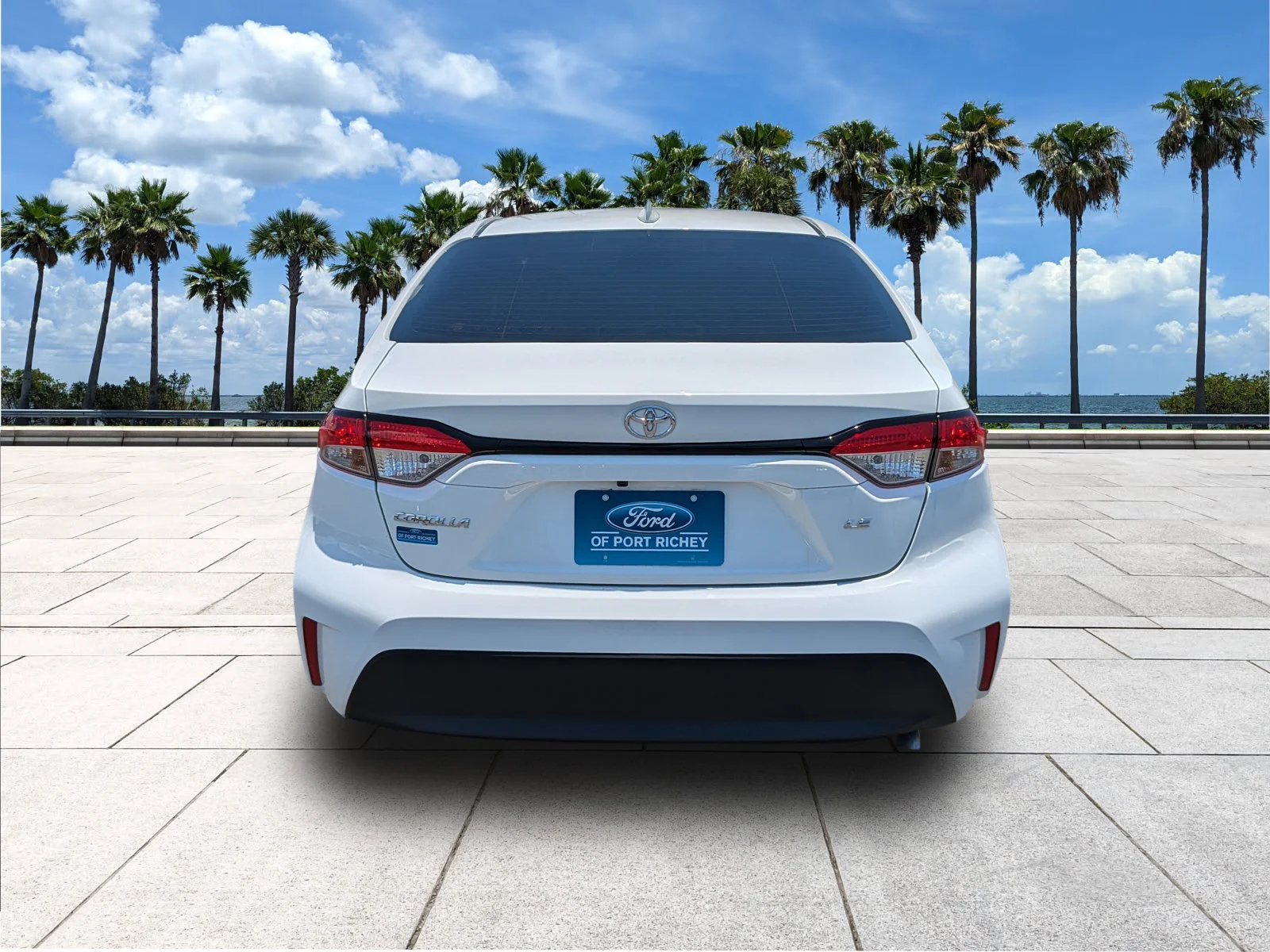 Used 2024 Ice Toyota LE image 7