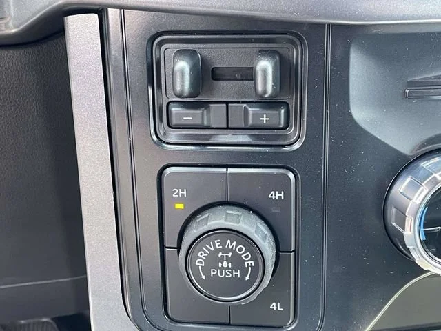 New 2026 Carbonized Gray Metallic Ford XLT image 30