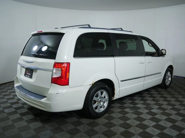 Used 2012 White Chrysler Touring image 7