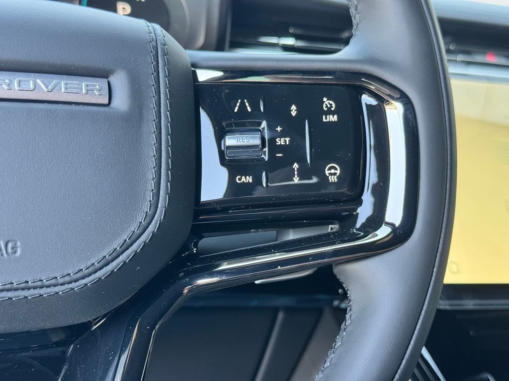 New 2026 Fuji White LAND ROVER Dynamic SE image 17