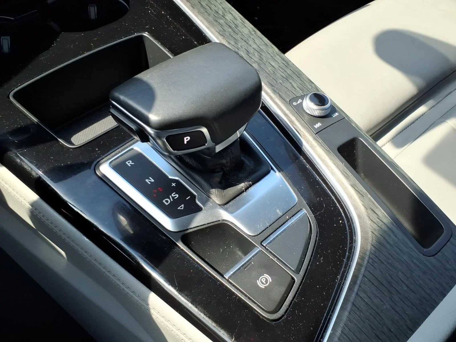 Used 2024  Audi S line Premium Plus image 19