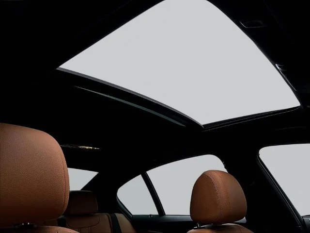 Used 2023 White BMW 540i image 30