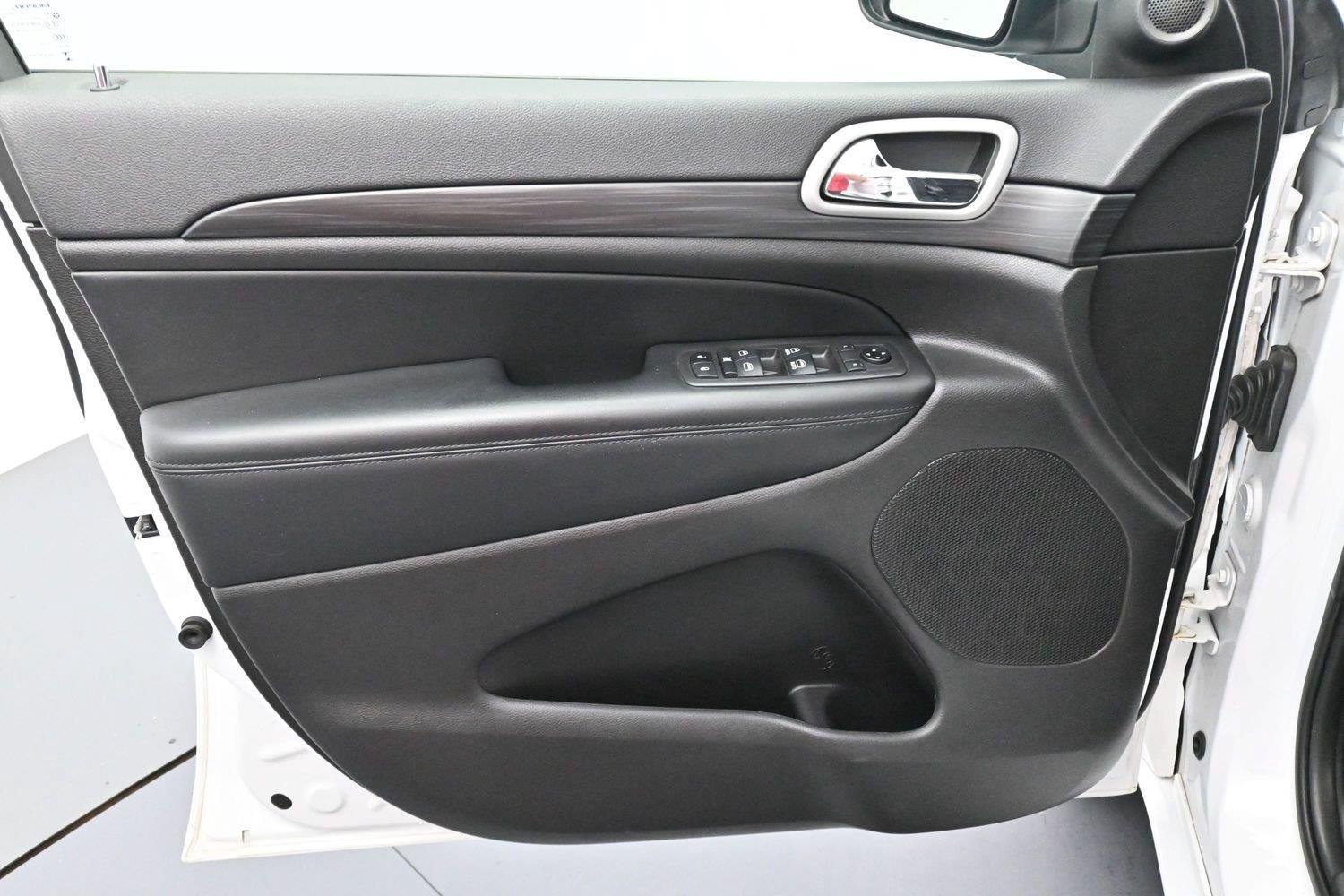 Used 2021 Bright White Clearcoat Jeep Laredo X image 12
