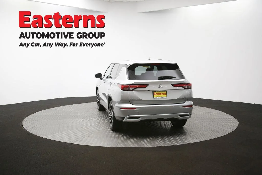 Used 2023 Silver Mitsubishi SE image 64