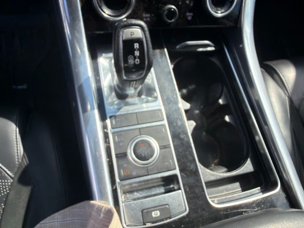 Used 2022 Santorini Black Metallic Land Rover SVR image 18