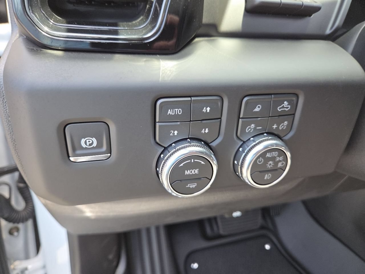 2026 GMC Sierra 1500 AT4X - Photo 8
