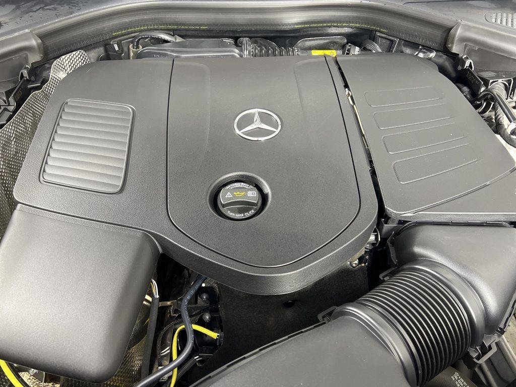 Certified Used 2025 Polar White Mercedes-Benz GLC 300 image 25