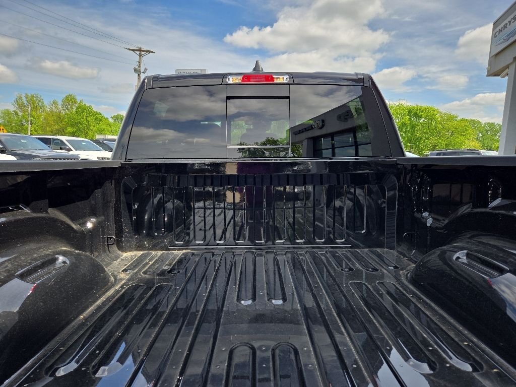 New 2026 Diamond Black Crystal Pearl-Coat Exterior Paint RAM Big Horn/Lone Star image 28
