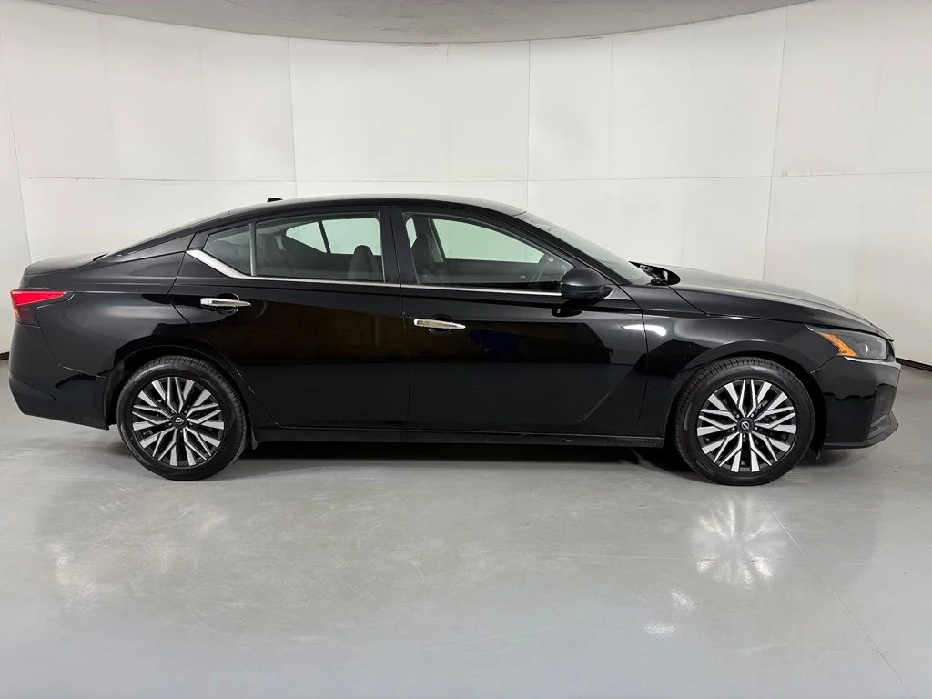 Used 2024 Black Nissan 2.5 SV image 9