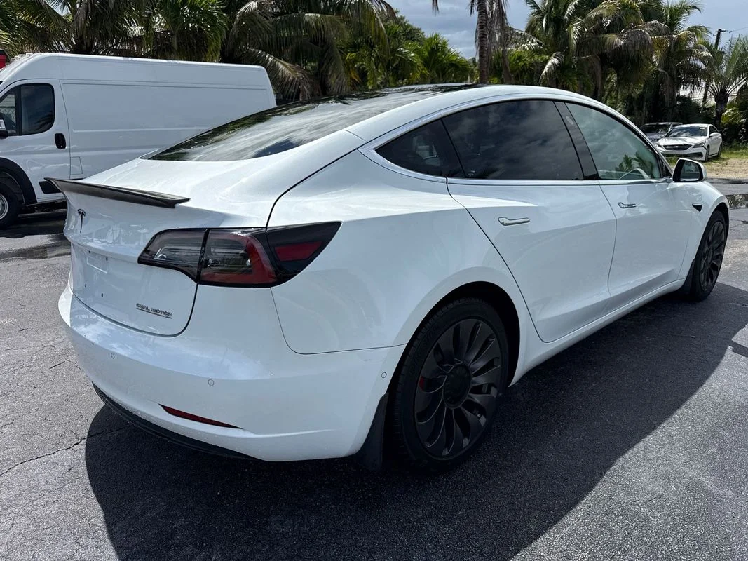 Used 2018 White Tesla  image 6