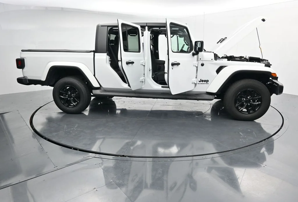 Used 2022 White Jeep Sport image 44