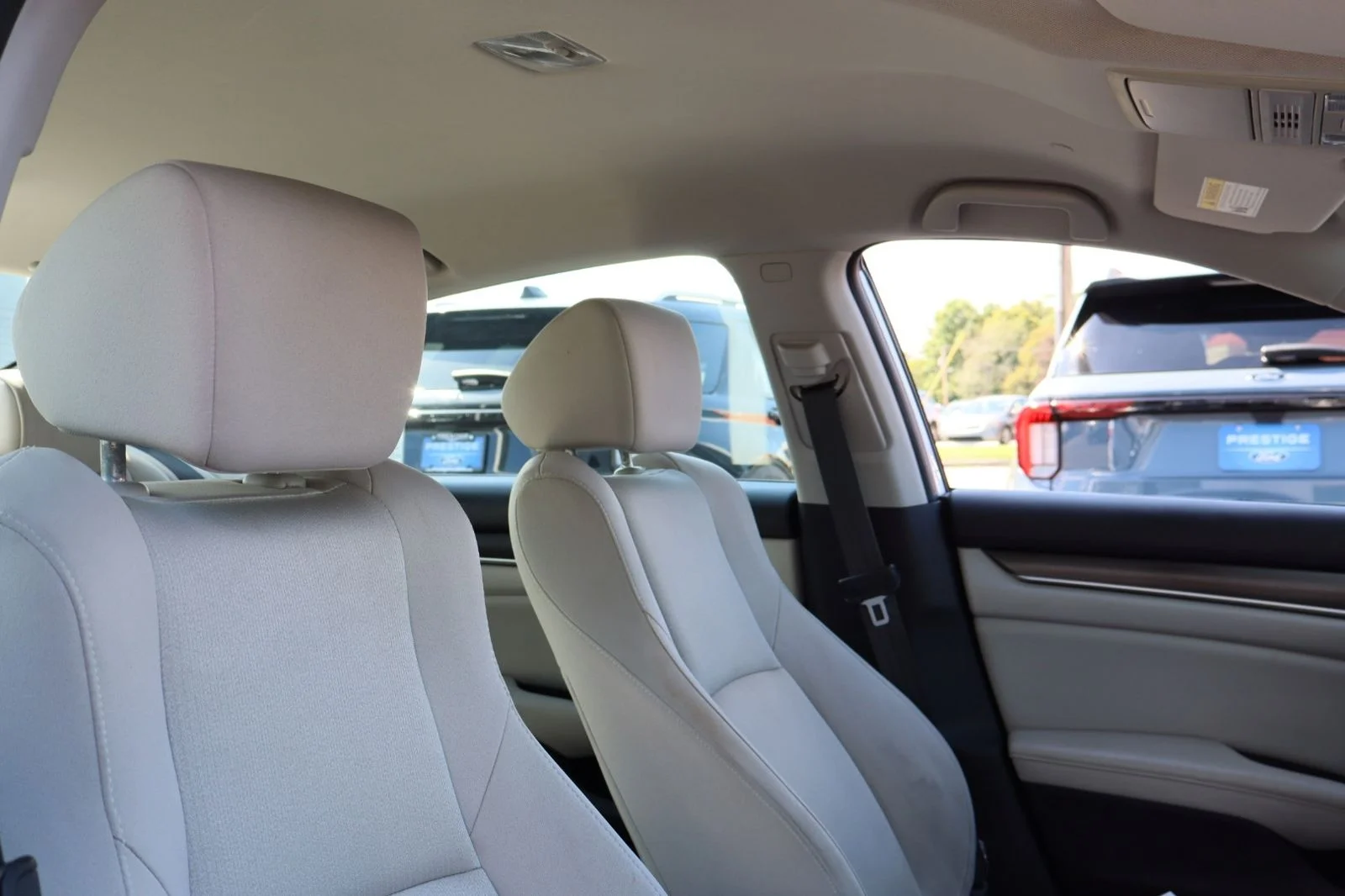 Used 2018 White Honda LX image 33