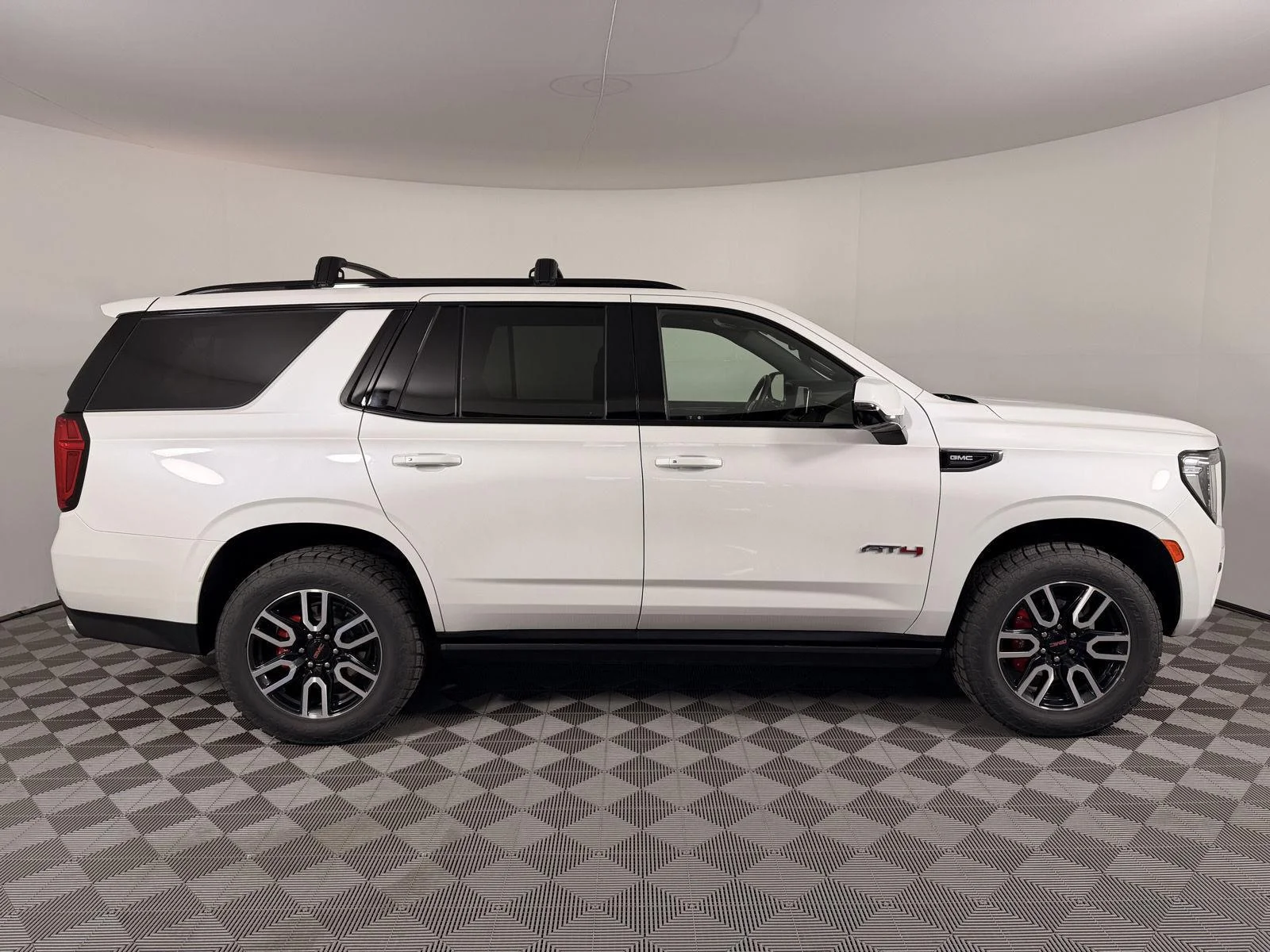 Used 2023 White Frost Tricoat GMC AT4 image 9
