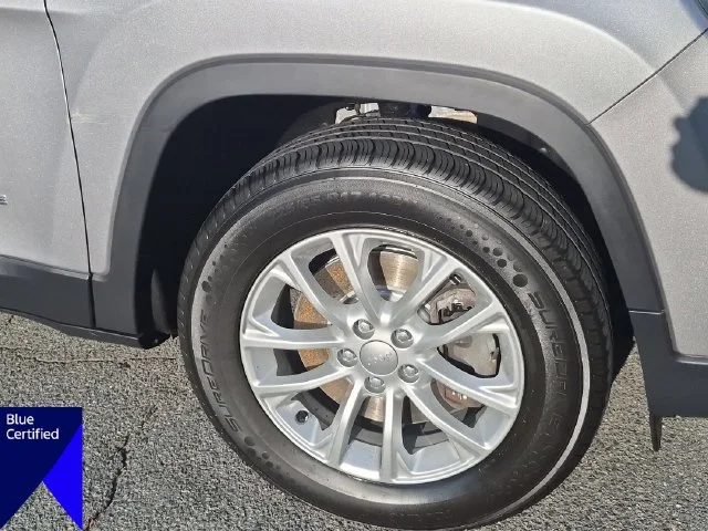 Used 2020 Silver Jeep Latitude image 11