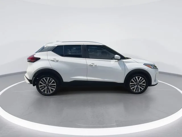 Used 2024 White Nissan SV image 9