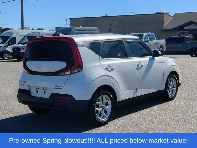 Used 2022 White Kia LX image 13