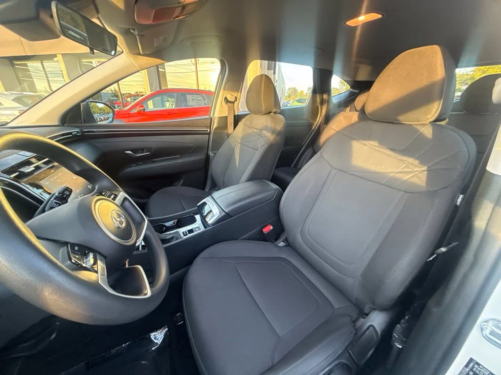 Used 2024 White Hyundai SE image 17
