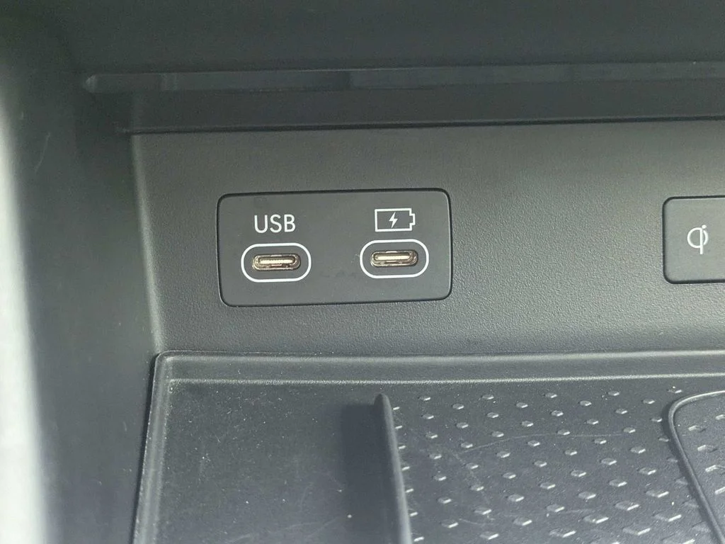 Used 2025 Silver Genesis 2.5T image 25