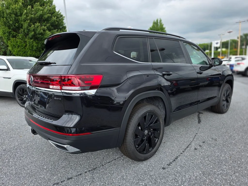 New 2026 Deep Black Pearl Volkswagen SE w/Technology image 7